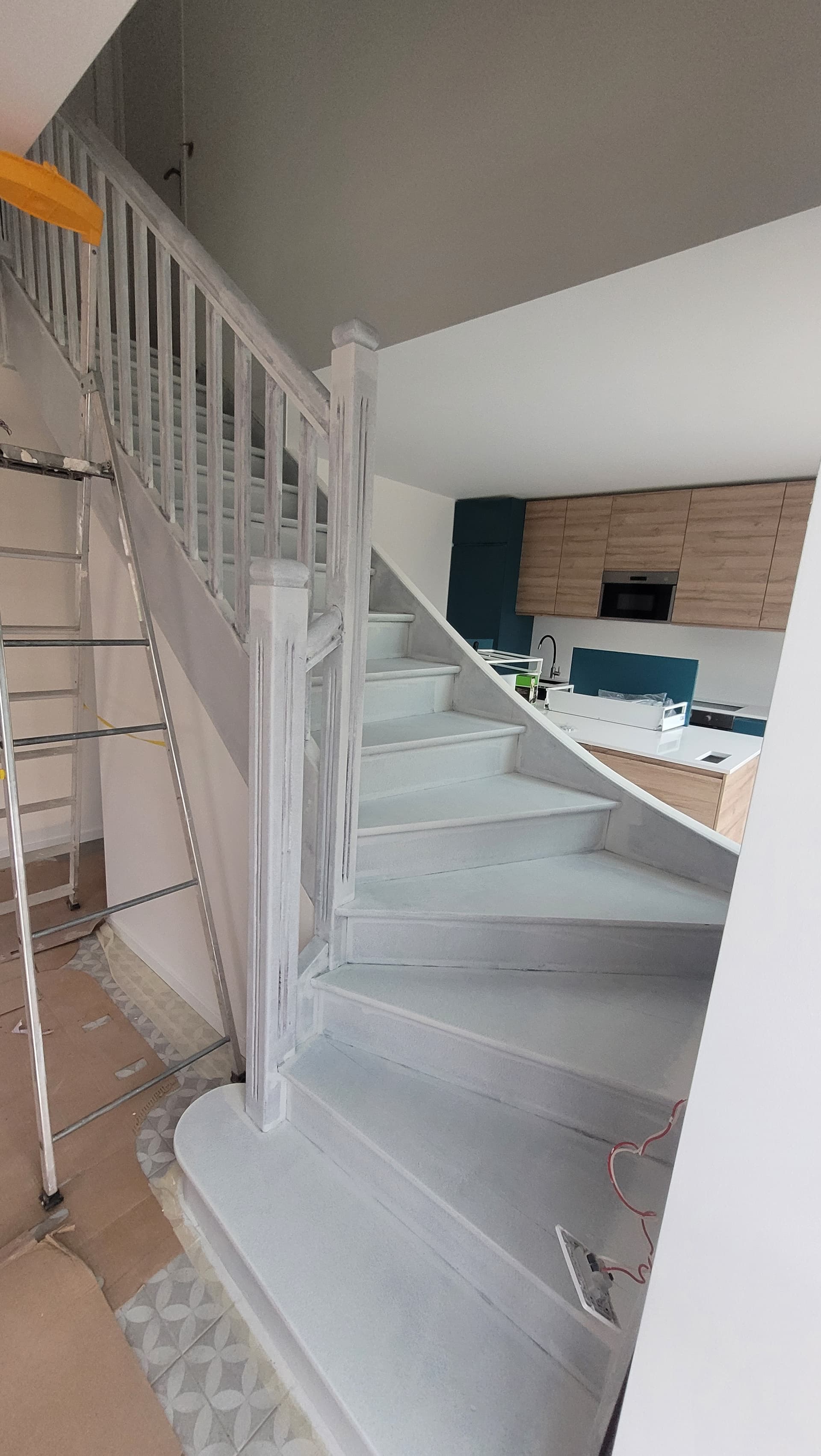 Rénovation d'un vieil escalier bois en un escalier moderne - Photo 3